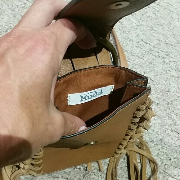 Mudd tan fringe passport bag - Picture 5 of 6